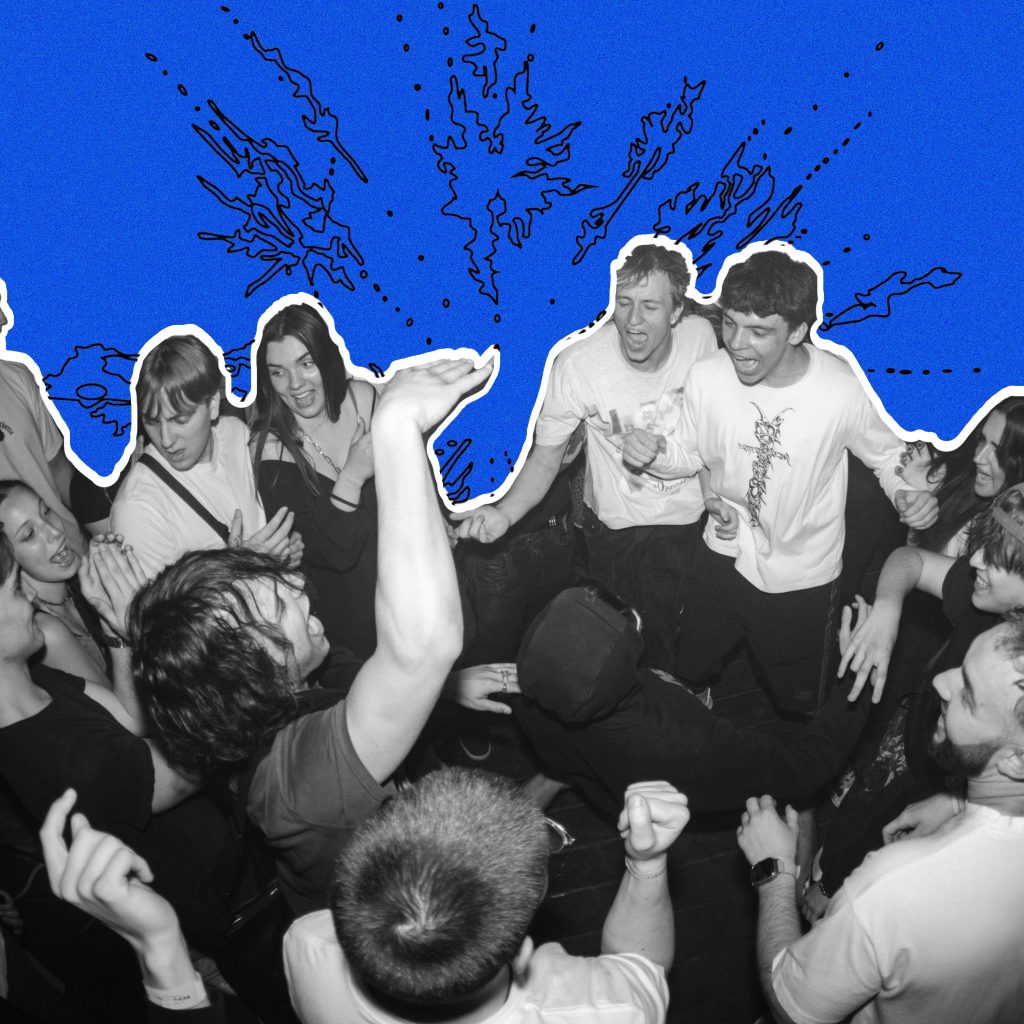 Bawiący się tłum pod sceną